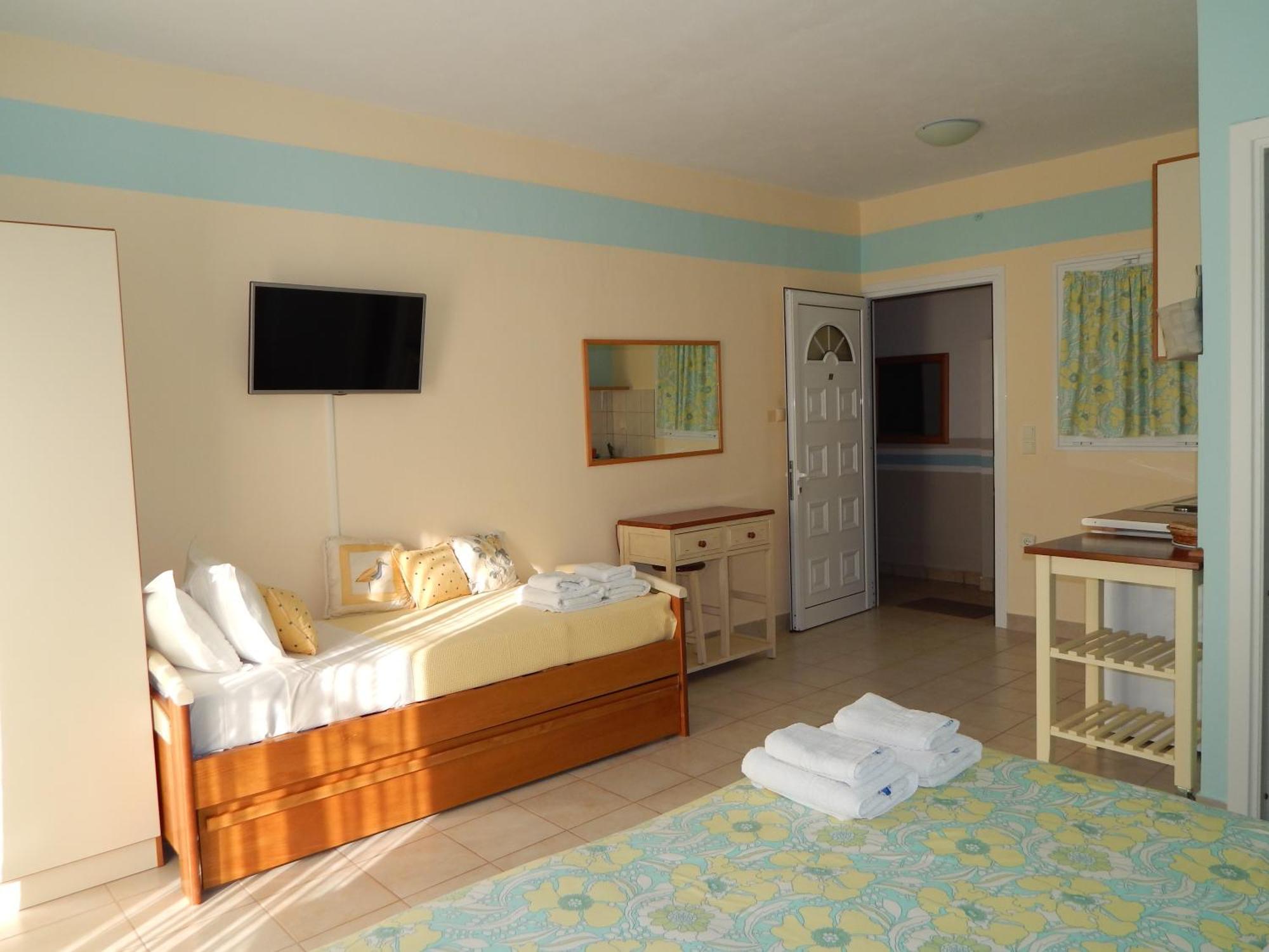 Palmina Mare Villa And Studios Paralia Vrachou Exteriör bild