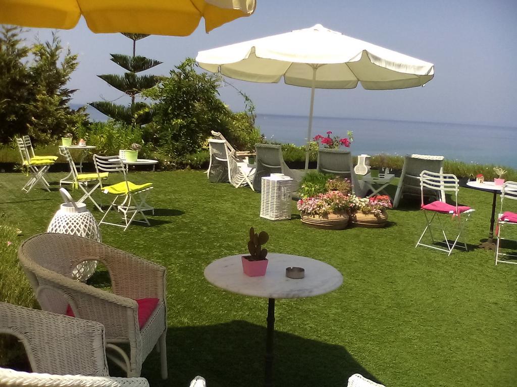 Palmina Mare Villa And Studios Paralia Vrachou Exteriör bild