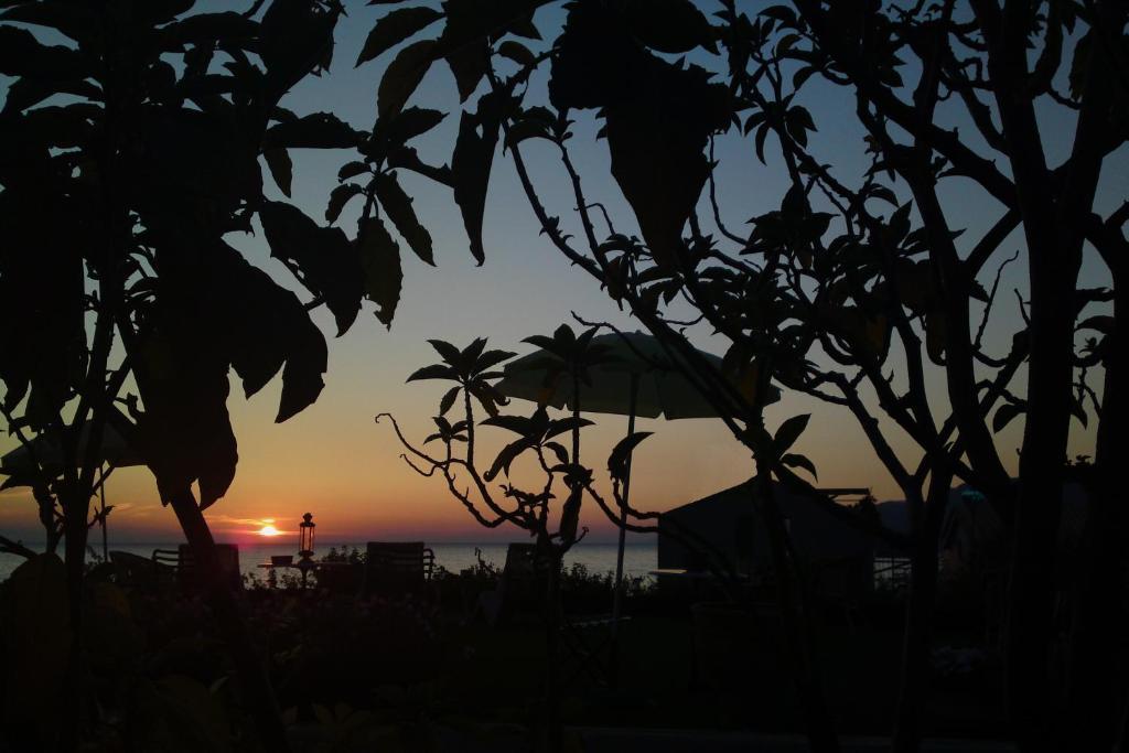 Palmina Mare Villa And Studios Paralia Vrachou Exteriör bild