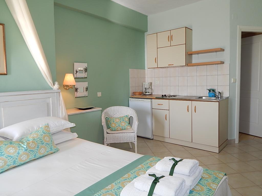 Palmina Mare Villa And Studios Paralia Vrachou Exteriör bild